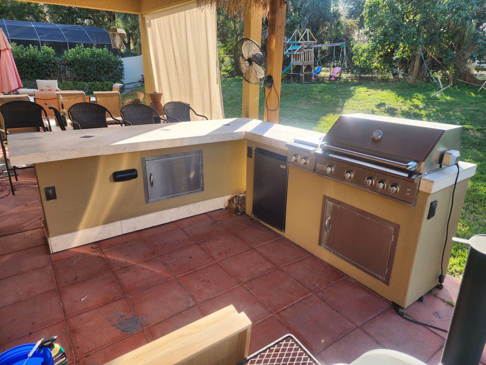 Outdoor Kitchen With Grill, Side Burner, Fridge And Sound System. 