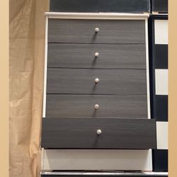 5 drawers dresser / Five drawers dresser