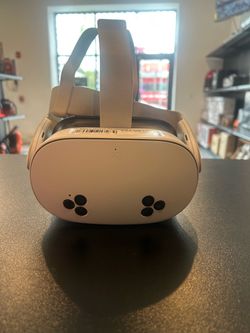 Meta Quest 3s VR Headset