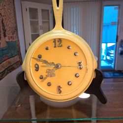 1950s Enamel Painted Cast Iron Skillet Clock 8.5" EUC