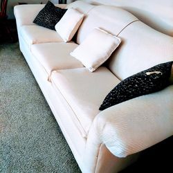Cream couch like new w pillows
