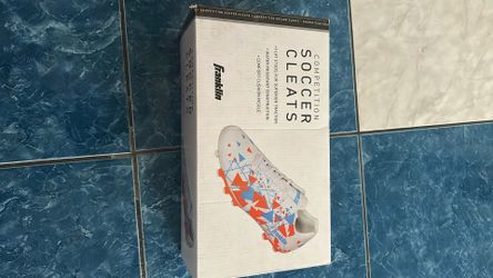 Used Soccer cleats size4