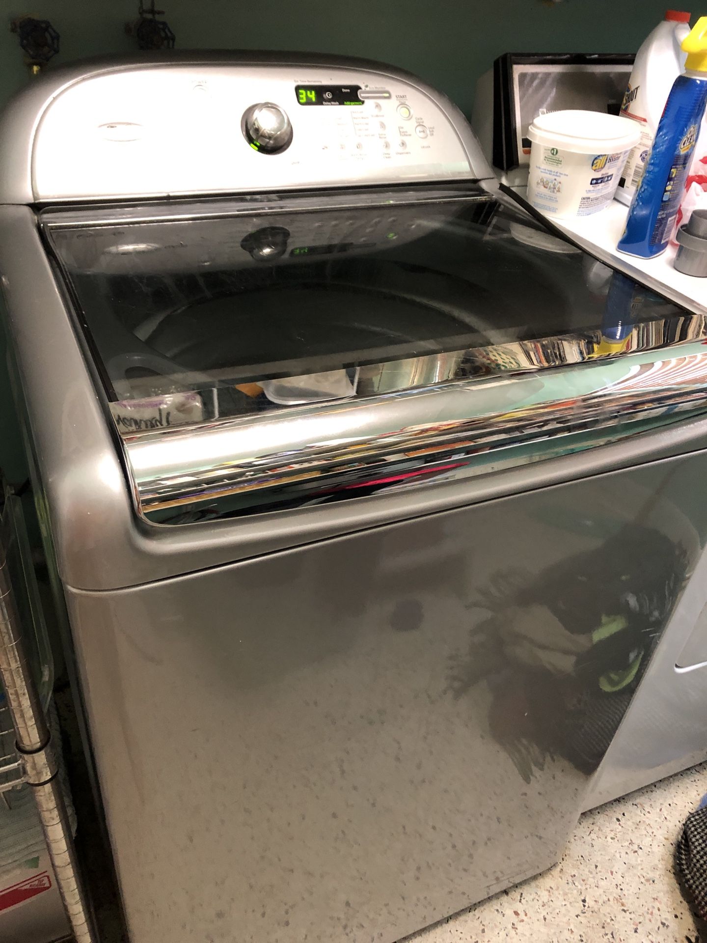 Whirlpool cabrio washer. Still works but has an issue. Can be sold for parts or for a handyman who can fix the tub bearings!