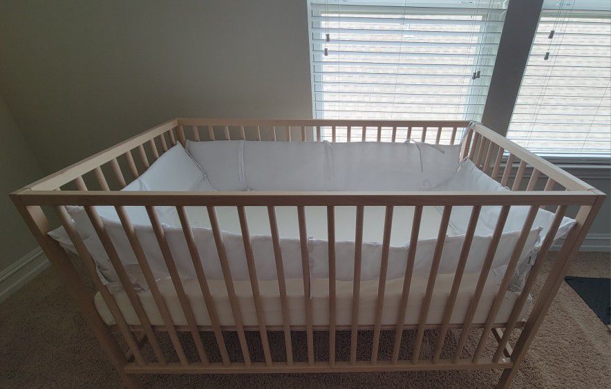 Crib with Matress and Bumpers