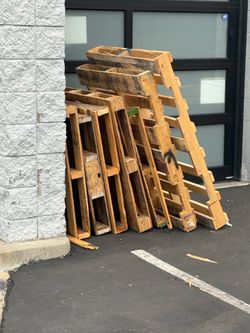 WOODEN PALLETS FOR FREE