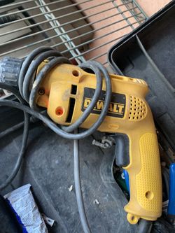 dewalt drill kit 3/8 in Chuck size keyless 2,500 rpm free speed 