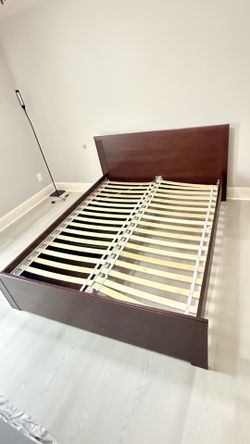 Queen bed frame with Slats & Storage
