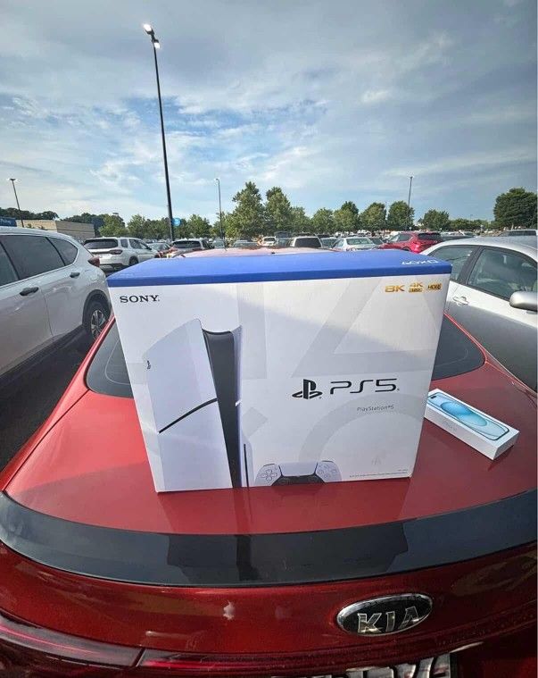 Sony PlayStation 5 Disc Edition PS5 New Working
Console, Controller, Headset