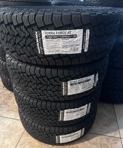 Royoblack terra force A/T LT285/70R17
