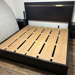 King Size Bed Set/. Bed, Dresser And 2 Night Stands