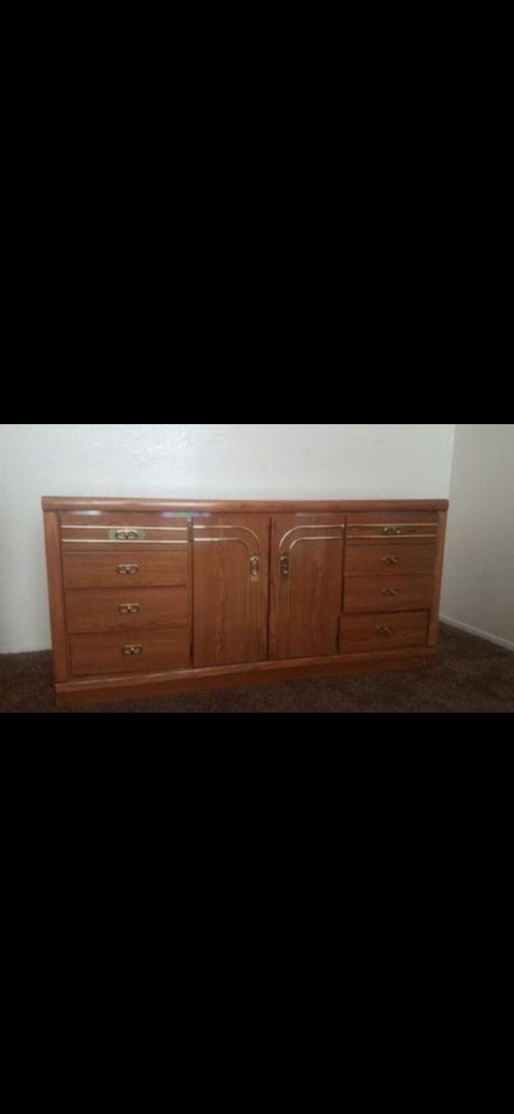 DRESSER