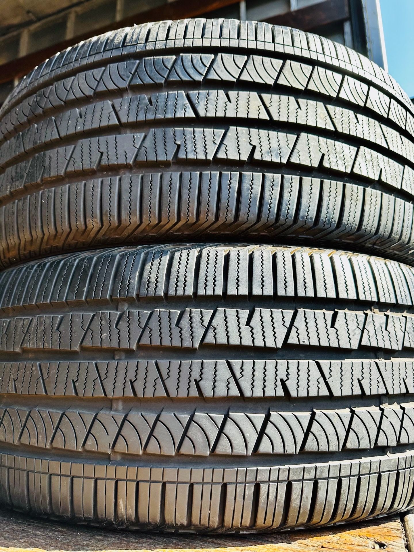 255/45/20 Continental CROSS CONTACT LX SPORT 255/45/20 Used Tires 255/45R20