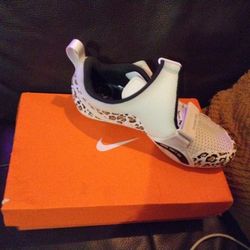 White Nike Superprep Cycle