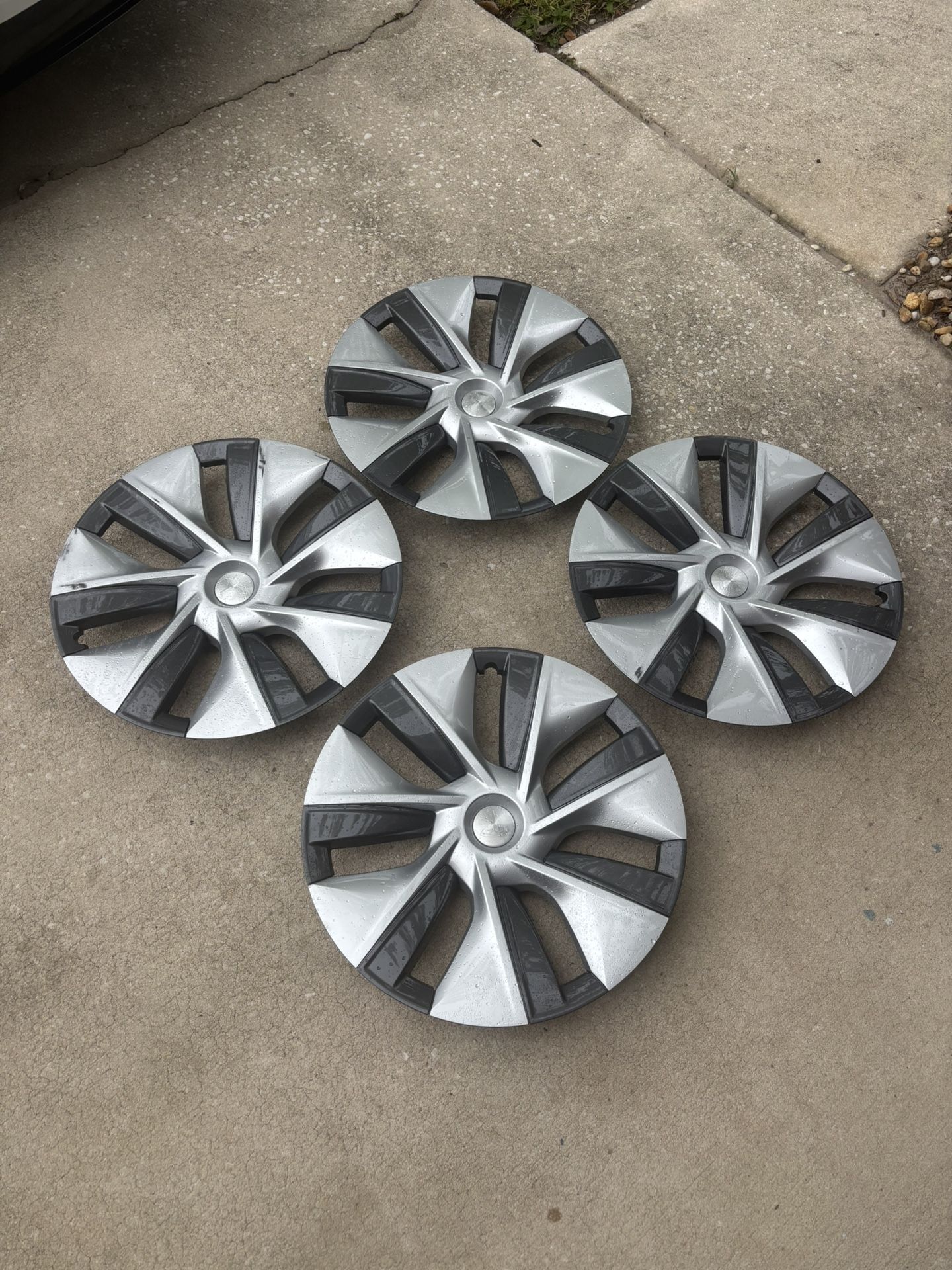 Tesla Model Y Gemini Wheel Covers
