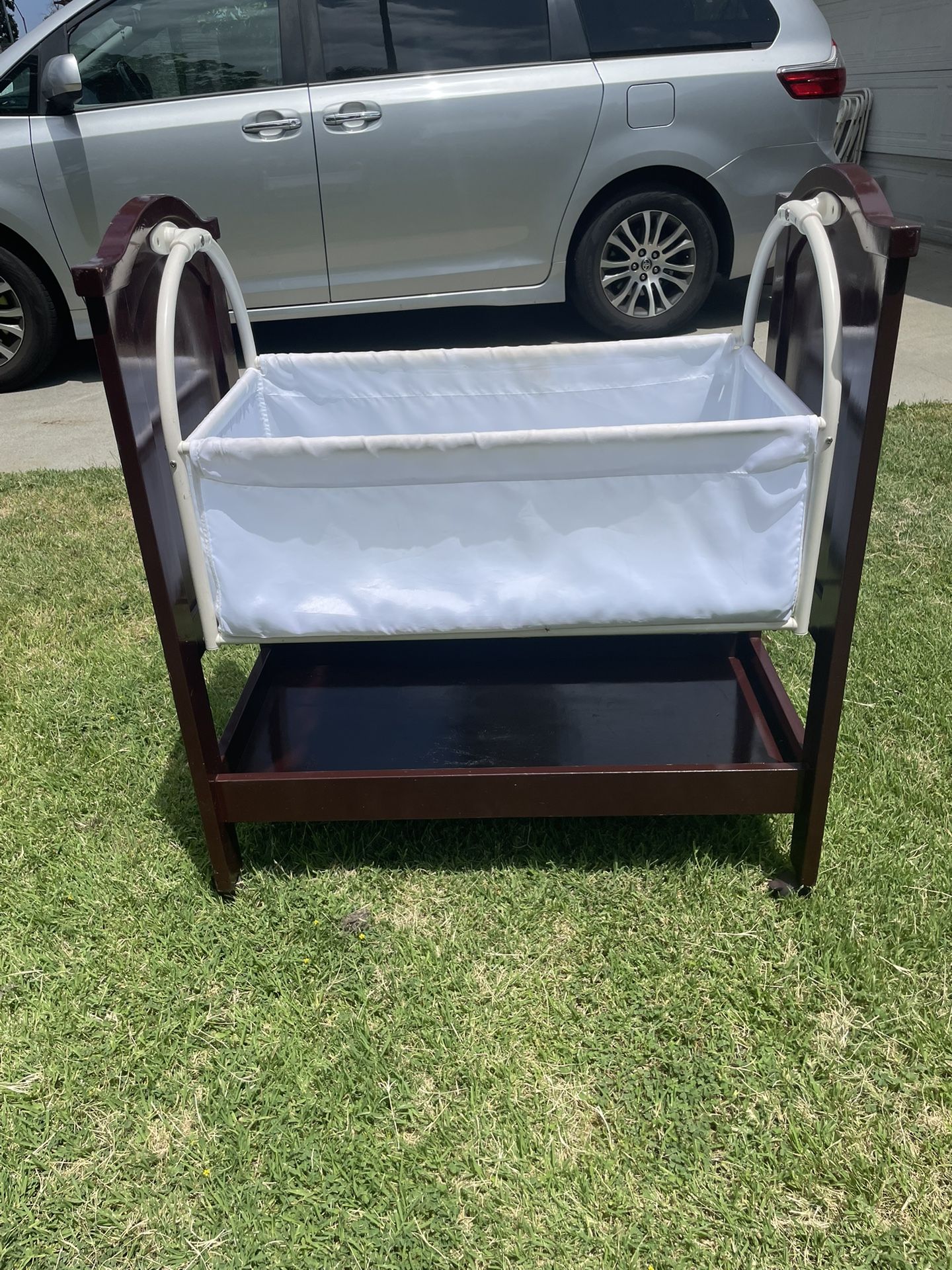 Baby bassinet eddie Bauer