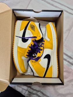 Air Jordan 1 Mid Lakers size 9.5 Lightly Used
