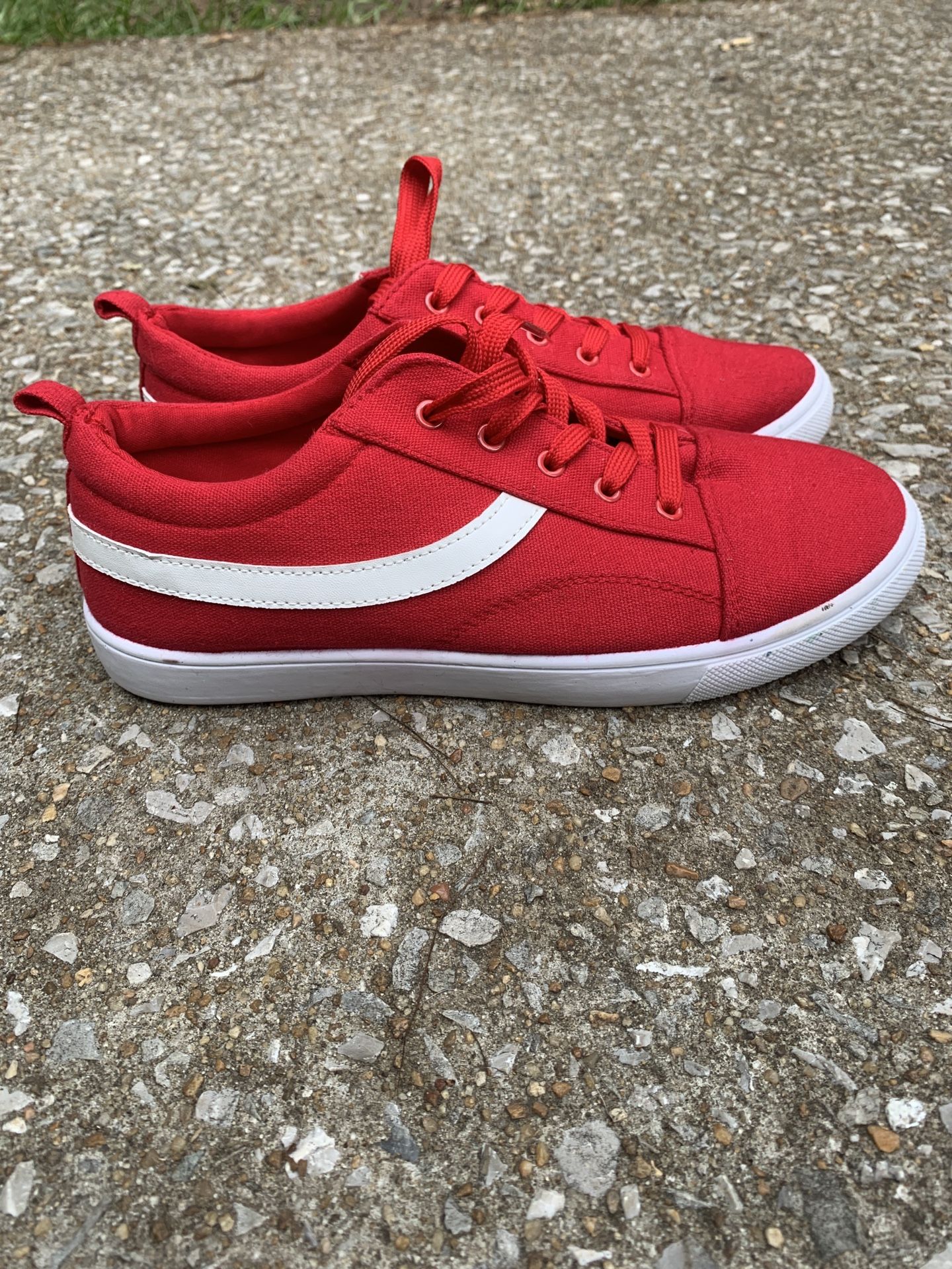 Just Be Womens Red Tennis Shoes Size 8 Sneakers Stretch