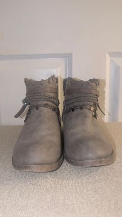 Beige Detailed Boots