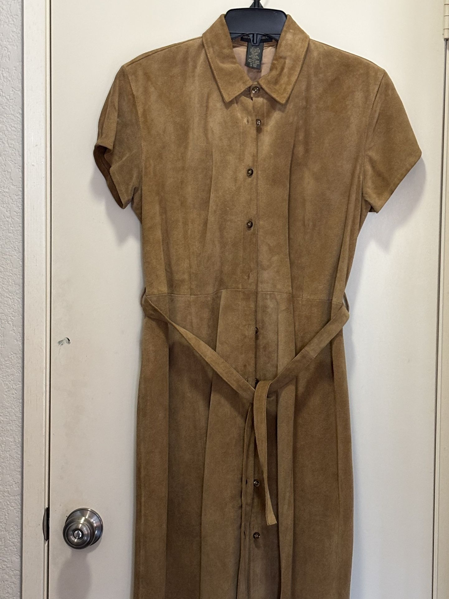A Very Elegant Banana Republic Saudi Leather Beige Color Size L