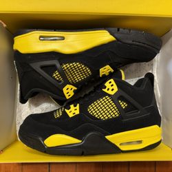 Air Jordan 4 Thunder size 6y New