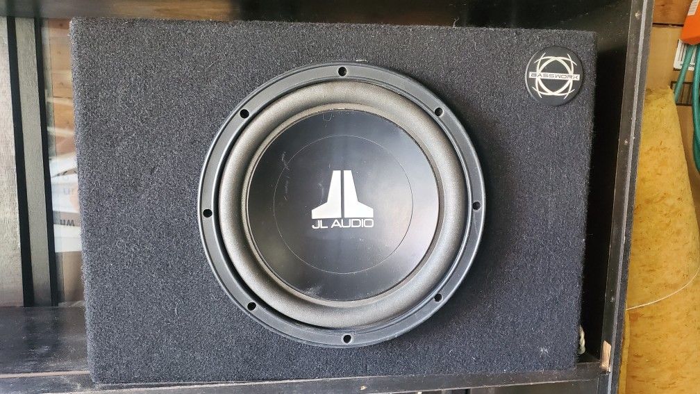10 Inch JL Subwoofer & Jensen Amplifier