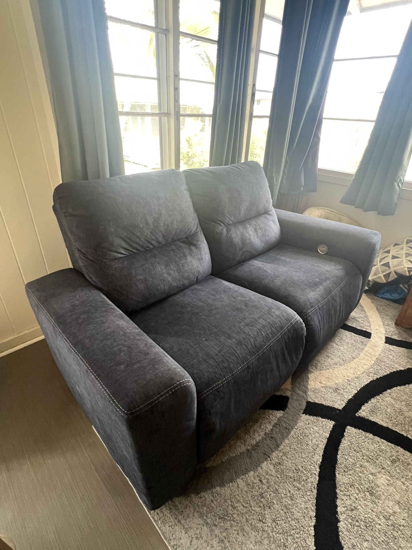 Power Reclining loveseat (transferable warranty)