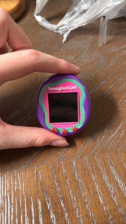 Tamagotchi Uni (purple)