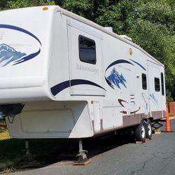 2008 Keystone Mountaineer 32' 5th Wheel RV Camper 