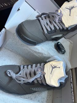 Wolf grey 5s (size 8)