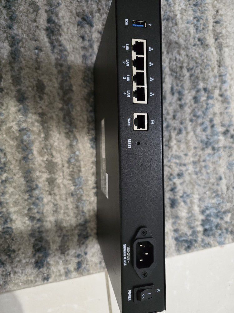 Pakedge  RT-3100 Router