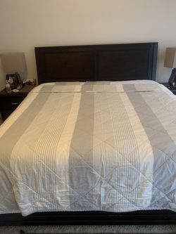Brand New King Grey/white Comforter W/ 2 Pillow Case