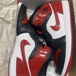 Jordan 1 Mid Bulls Patent (11)