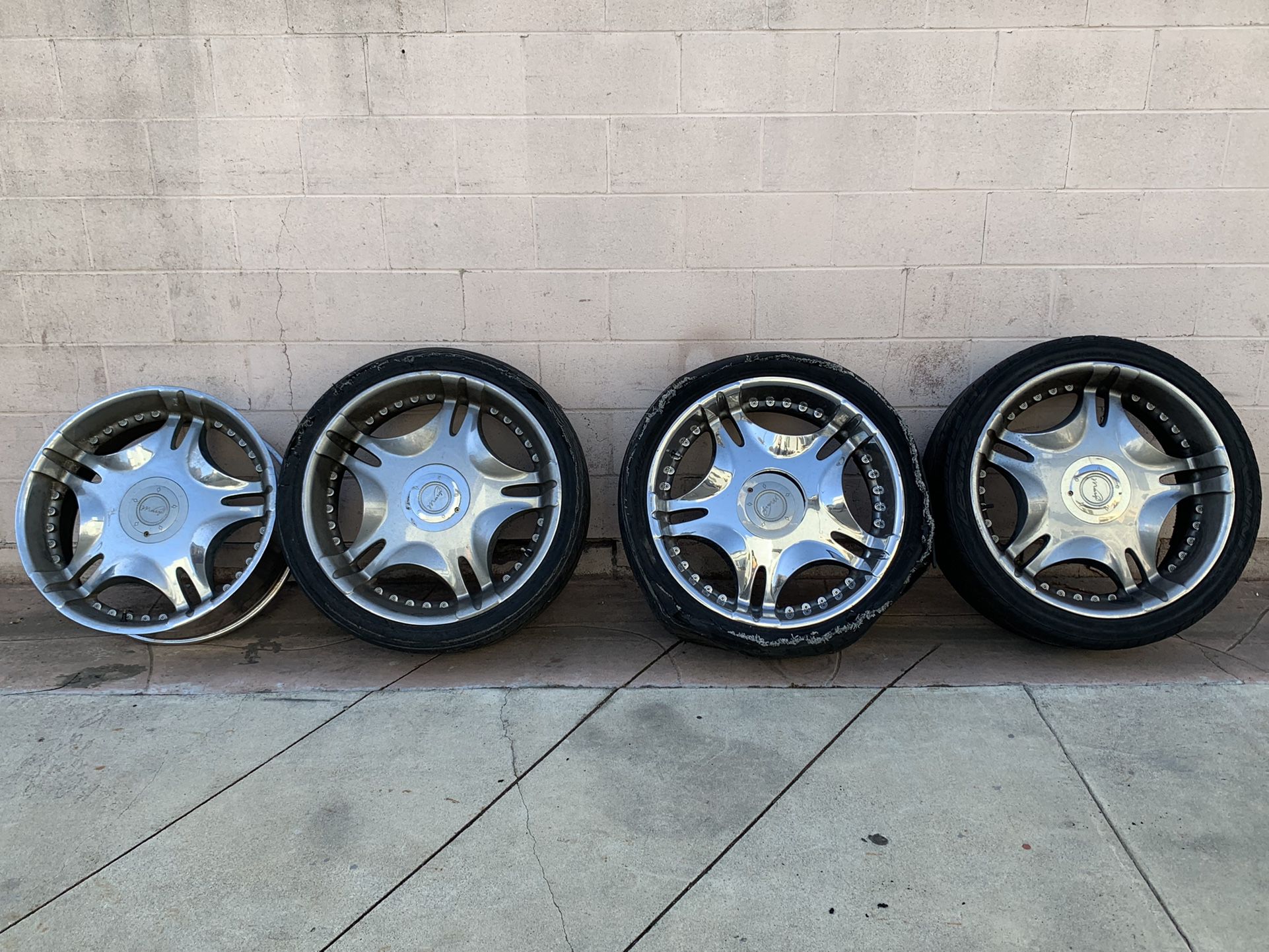 Set Of (4) 24' Chrome Wheels, [$400 THIS WEEKEND ONLY 10/15-10/17]