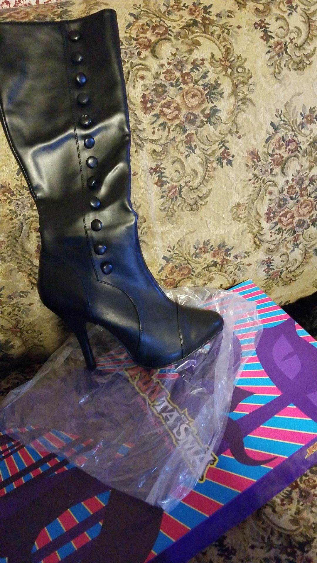 New size 10 black boots heels fantasma brand