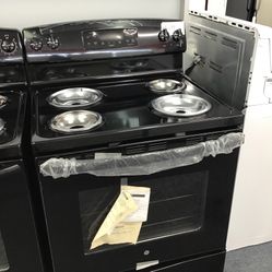 New Scratch And Dent GE Coil Top Range. 1 year Warranty 