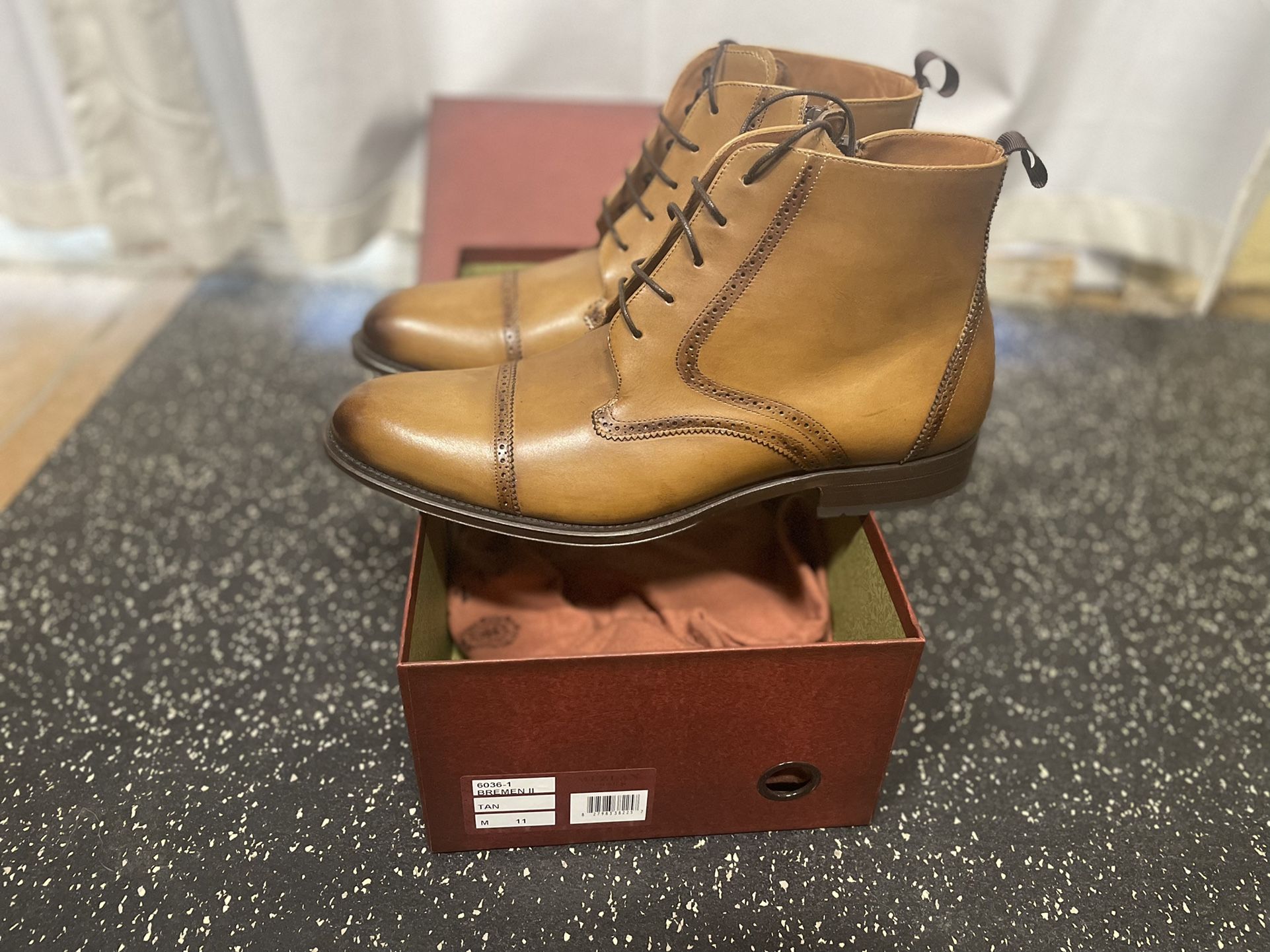 Brand New Mezlan Mens Boots- Size 11