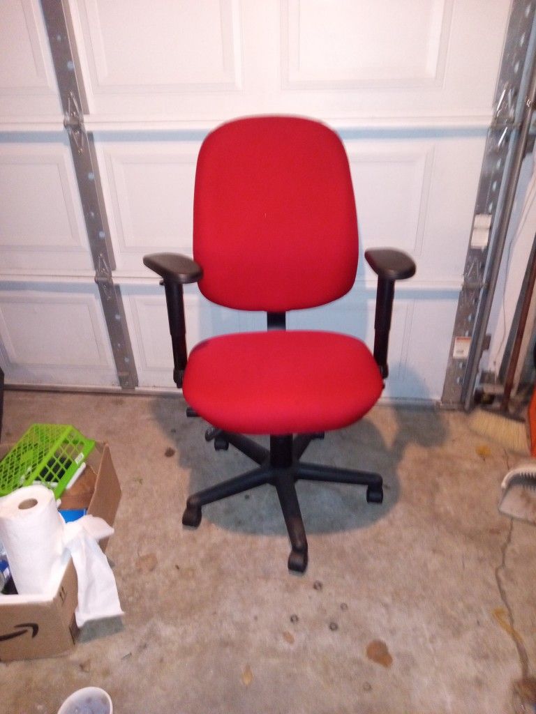 Izzy Ergonomic Office Chairs