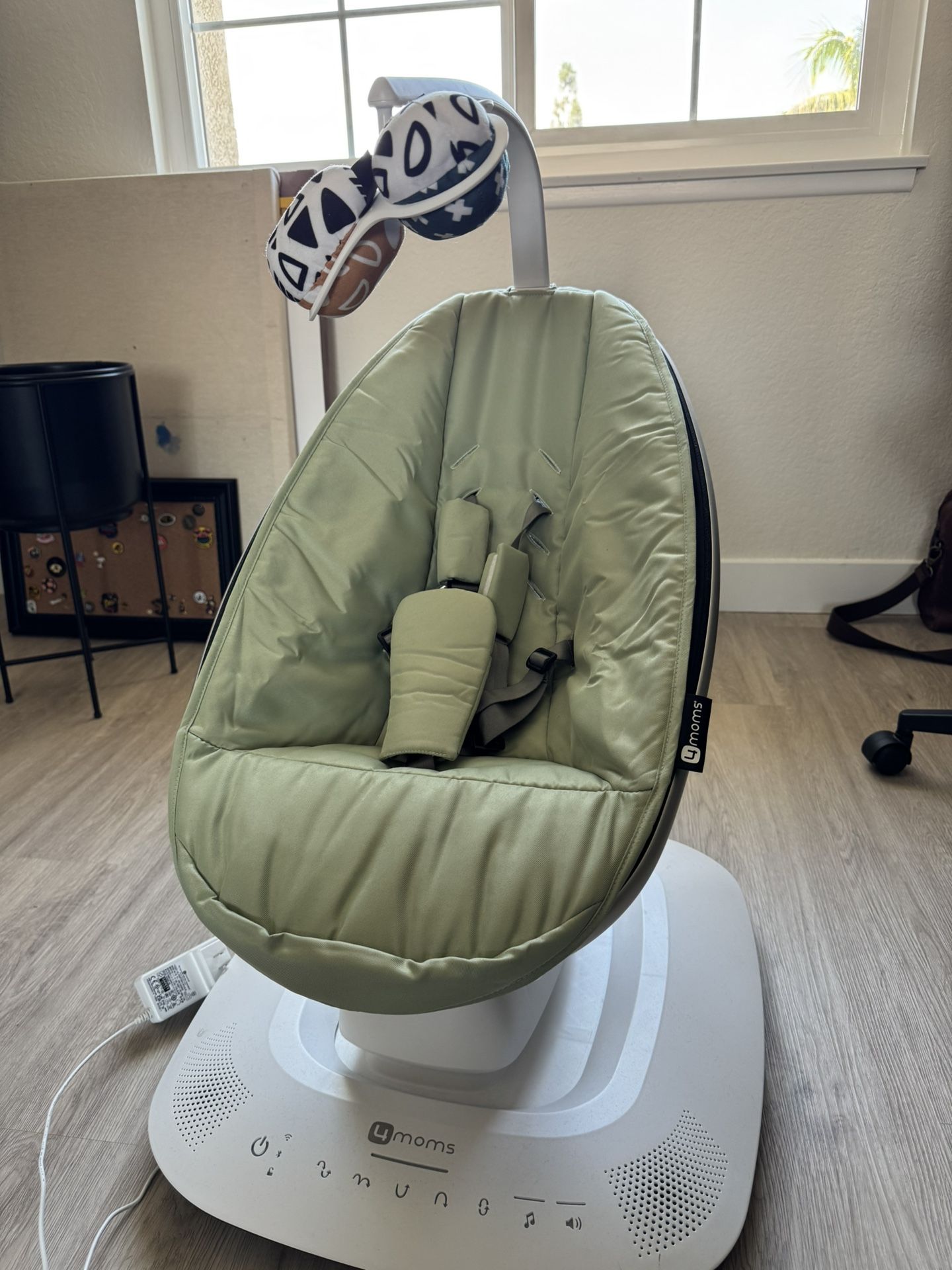 mamaRoo multi-motion baby swing