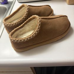 CLARKS SLIPPERS
