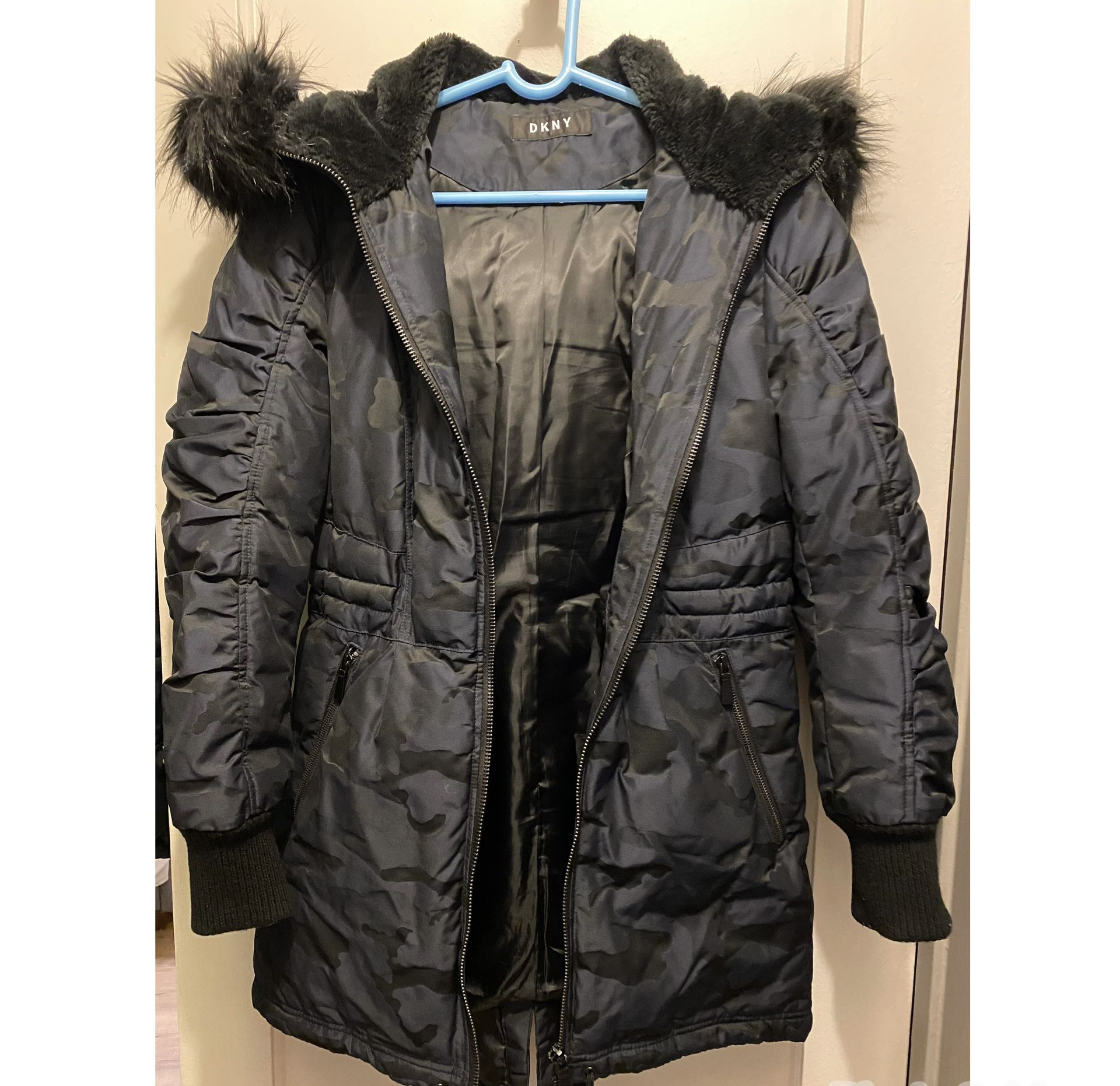 DKNY winter coat - barely worn like new- (Black) Size S-M 