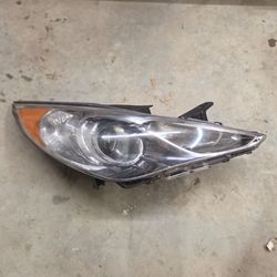 2011 to 2014 Hyundai Sonata Passenger Headlight