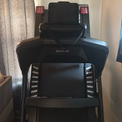 Black Sole F63 Treadmill 