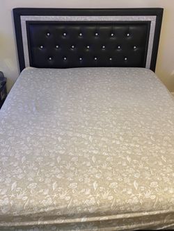 Black Tufted Upholstered Bed Frame with Headboard