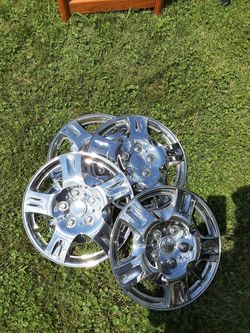 Have four Chrome plastic 15 in hubcaps