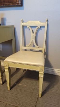 NICE CHAIR
