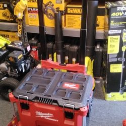 MILWAUKEE PACKOUT ROLLING TOOL BOX 