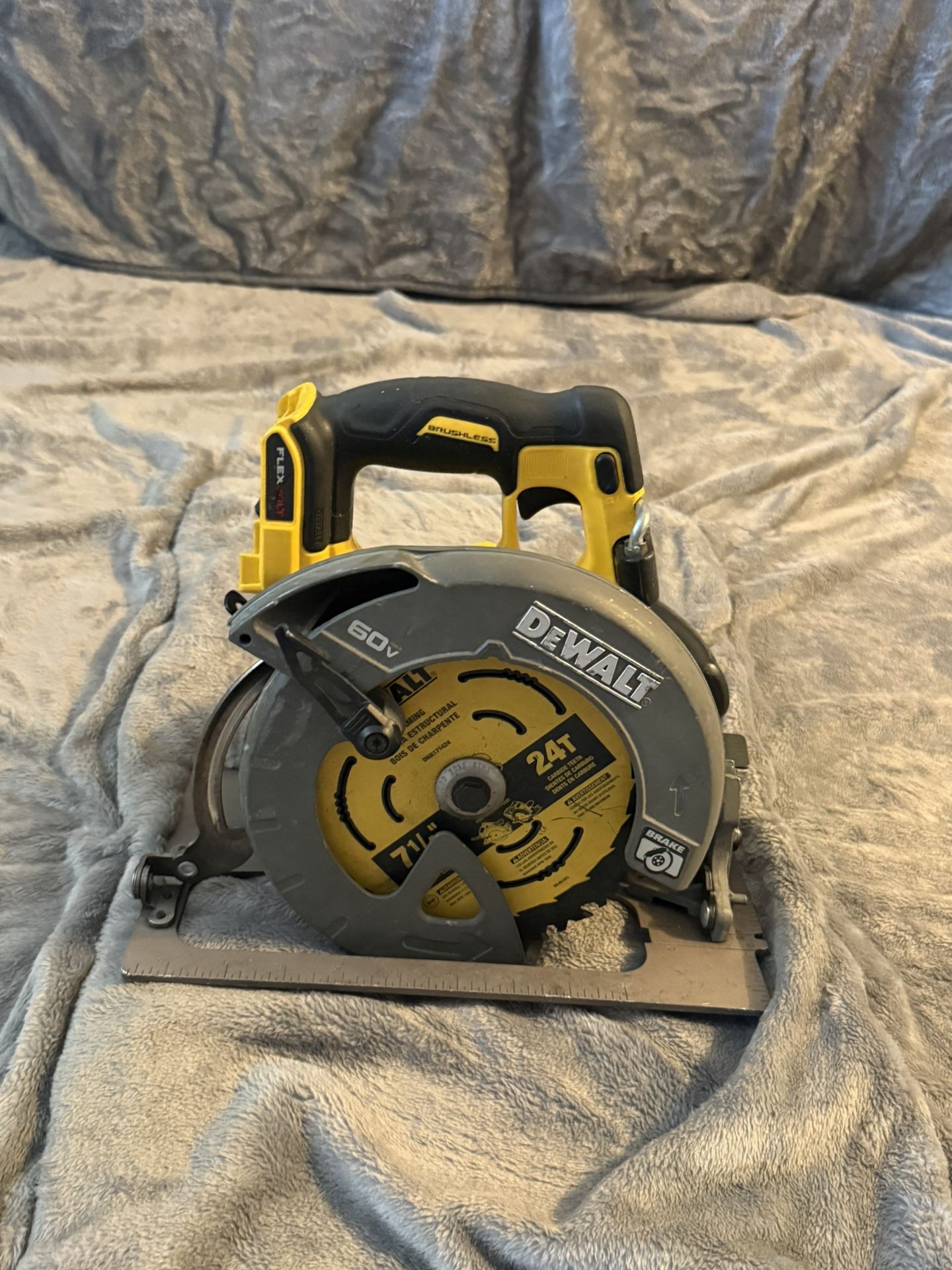 DEWALT FLEXVOLT 60V MAX Cordless Brushless 7-1/4 in. Circular Saw with Brake (Tool Only)