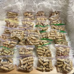 Roughly 900 wine bottle corks - crafters! Collectors! Makers!