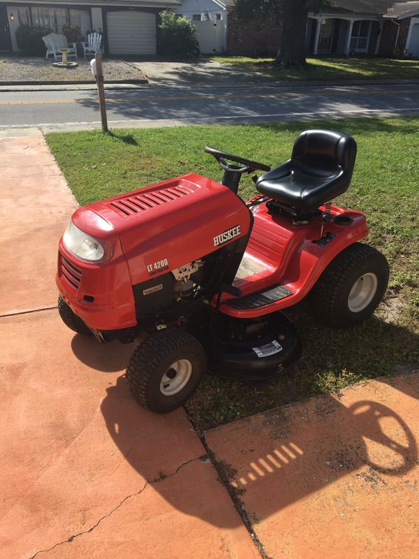 Huskee LT 4200 Lawn Tractor for Sale in New Port Richey, FL OfferUp