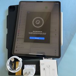 Apple IPad Pro 12.9” 5th Generation (M1 chip/ Face ID/2021) 256GB with pen, keyboard & Accessories 